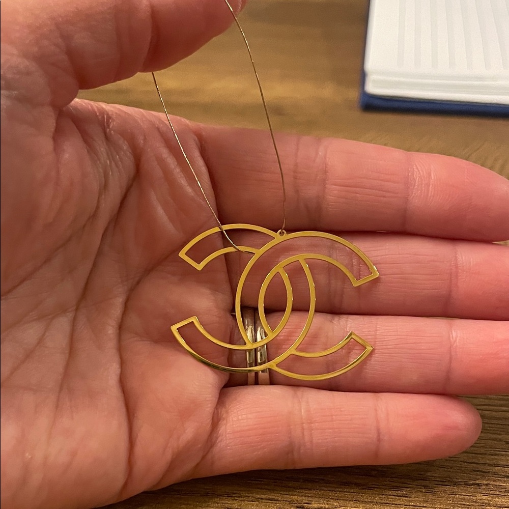 Pretty pendant/ornament